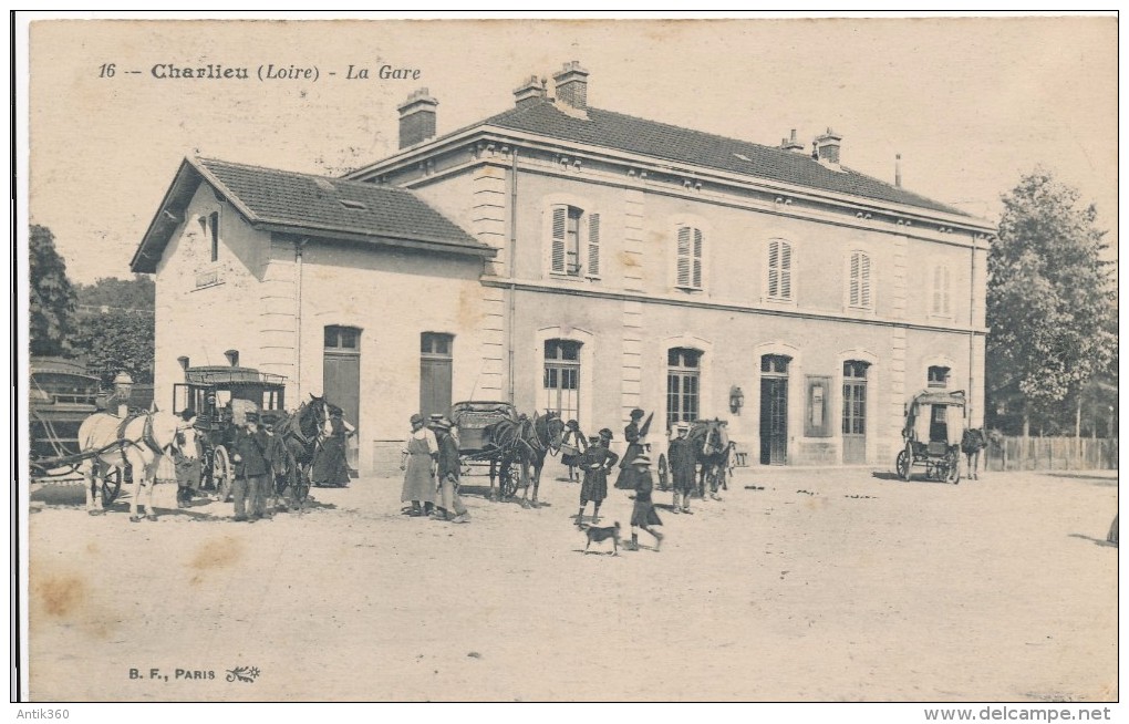 CPA 42 CHARLIEU La Gare Animée Avec Attelages 1917 - Charlieu