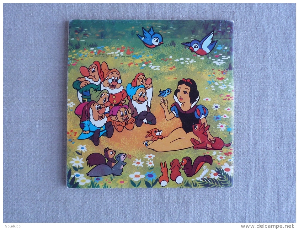 Walt Disney  Blanche neige les Albums Bonne Nuit éditions des deux coqs d'or 1974. Voir photos