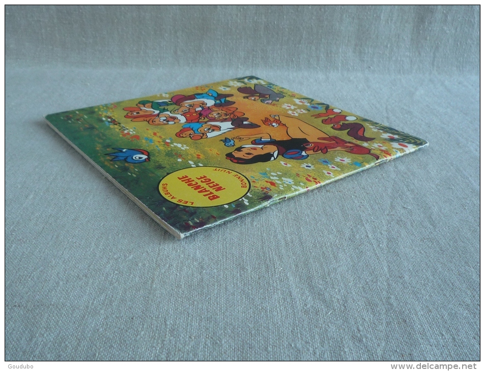 Walt Disney  Blanche neige les Albums Bonne Nuit éditions des deux coqs d'or 1974. Voir photos