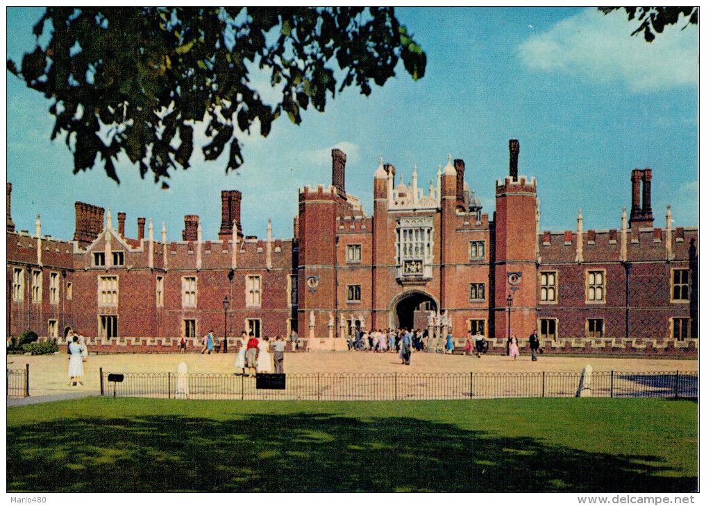 HAMPTON COURT PALACE-THE GREAT GATEHOUSE AND MOAT BRIDGE  (NUOVA) - Middlesex