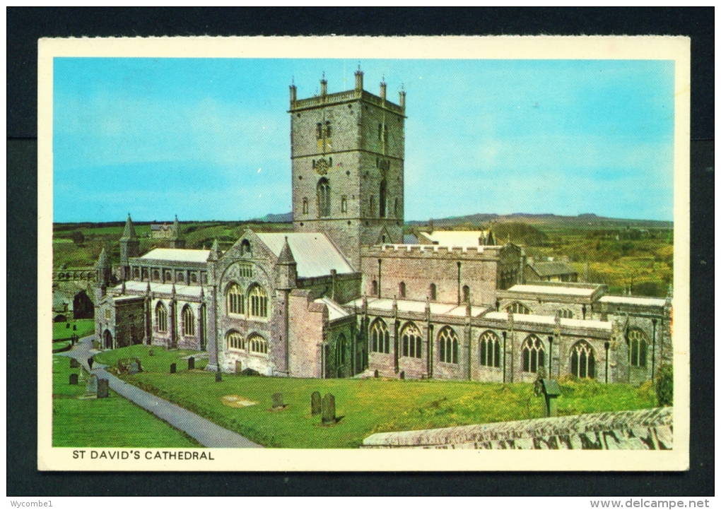 WALES  -  St David's Carhedral  Unused Postcard As Scan - Pembrokeshire