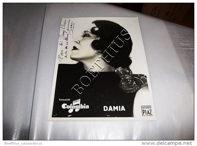 RARE PHOTO VINTAGE DE DAMIA AVEC DEDICACE ET AUTOGRAPHE DE FORMAT 23 X 30 Cm - Autographs