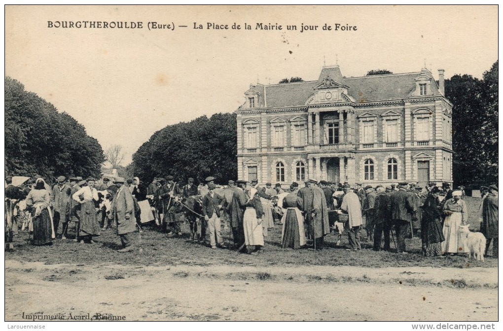 27- BOURGTHEROULDE  - La Place De La Mairie Un Jour De Foire - Bourgtheroulde