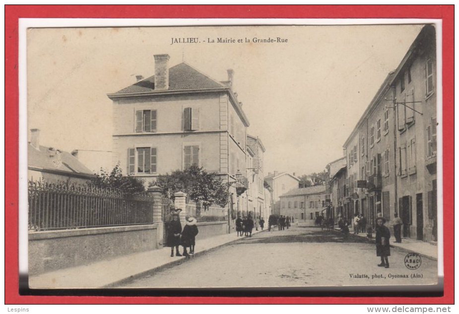 38 - JALLIEU -- La Mairie Et La Grande Rue - Jallieu