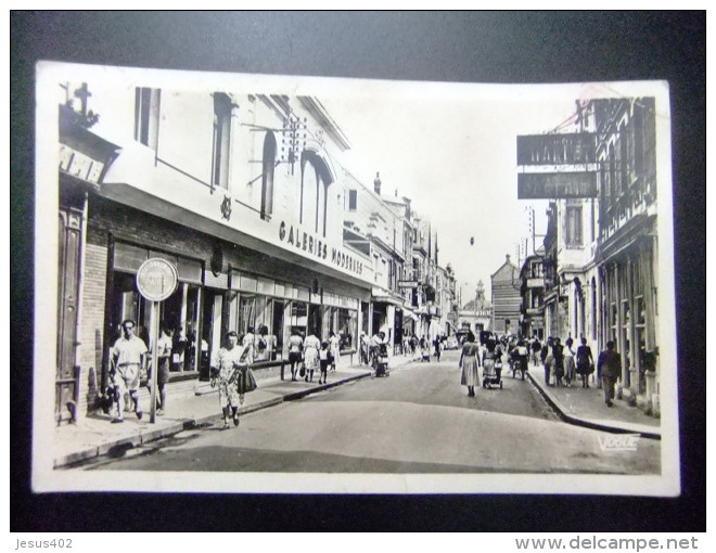 BERCK PLAGE La Rue Carnot GALERIES MODERNES CPA ÉCRITE - Berck