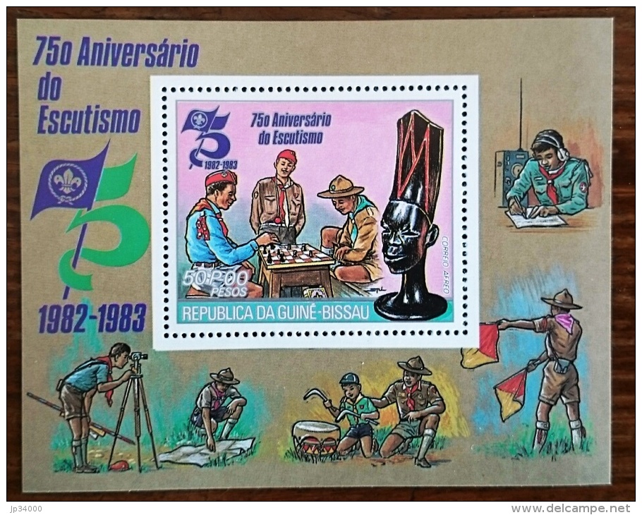 GUINEE BISSAU Echec, Echecs, Chess, Ajedrez. Scoutisme, Yvert  BF 33 Perforate ** MNH - Echecs