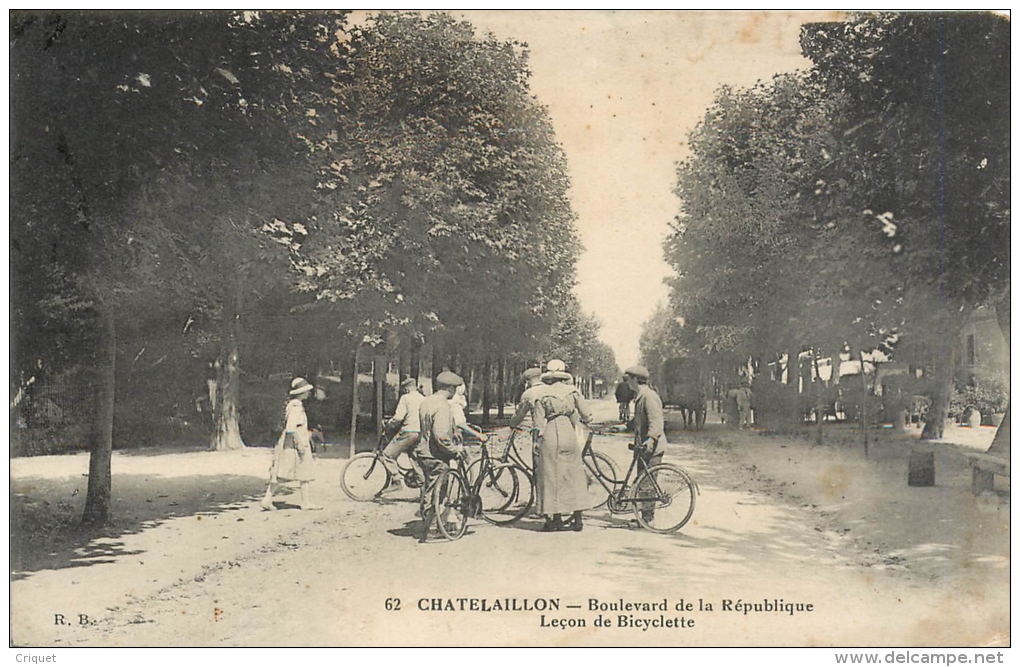 Cpa 17 Chatelaillon, Leçon De Bicyclette Boulevard De La République, écrite 1915 - Châtelaillon-Plage