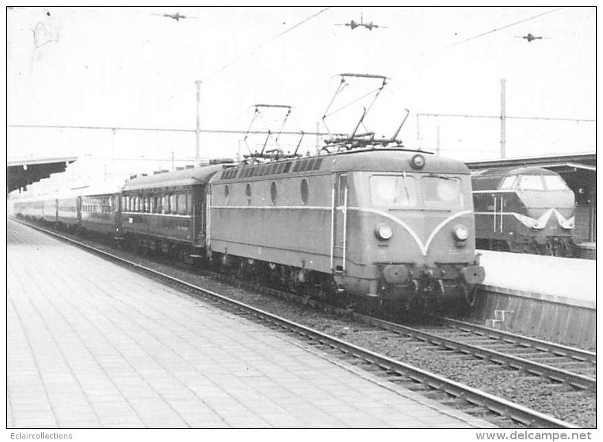 Belgique       Chemin De Fer . Vapeurs Belges (format  14,5x10,5) Locomotive Ligne Amsterdam-Paris A Malines - Autres & Non Classés