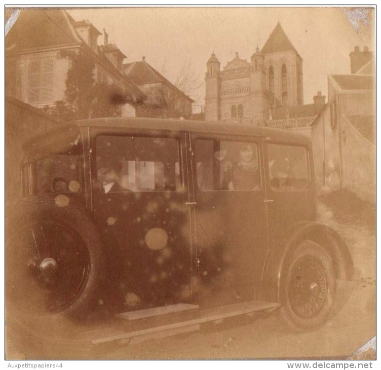 Photo Originale Voiture - Automobile Avec Chauffeur - Tacot - Enfant Debout à L'arrière Pour La Photo Avec Mère - Automobili