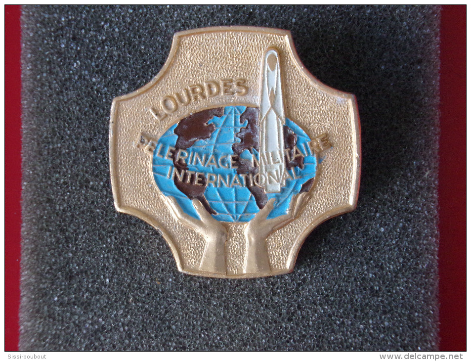 Insignes Militaire "P.M.I. - Pélerinage Militaire International"" -  Military Badges P.V. - - Marine