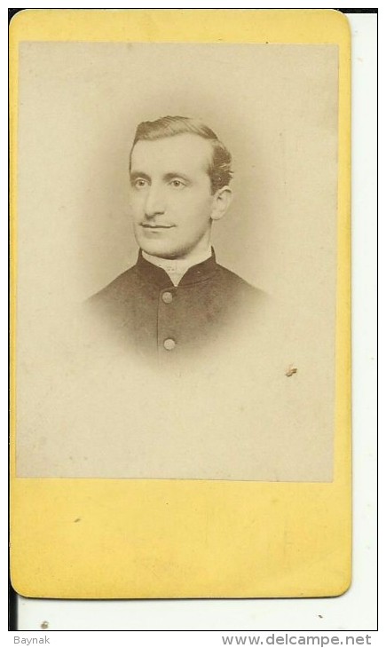 HR71/17  --  CABINET  PHOTO,  CDV  --   PRIEST, DJAKOVO, CROATIA -- 10,5 Cm  X 6 Cm - Alte (vor 1900)