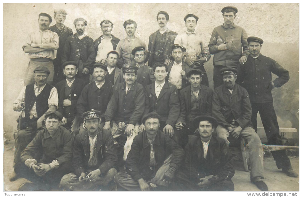 CARTE PHOTO GROUPE OUVRIERS - Hommes