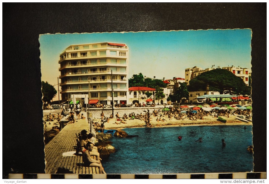 CP, 06, JUAN LES PINS La Plage Et La Promenade  N°10 103 Edition SEPT Belle CPSM Animée - Juan-les-Pins