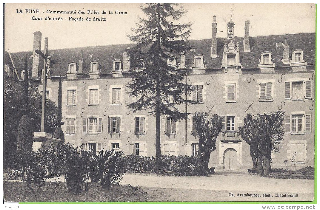 -- 86 -- LA PUYE -- COMMUNAUTE DES FILLES DE LA CROIX  -- COUR D'ENTREE  --  FACADE DE DROITE - Autres & Non Classés