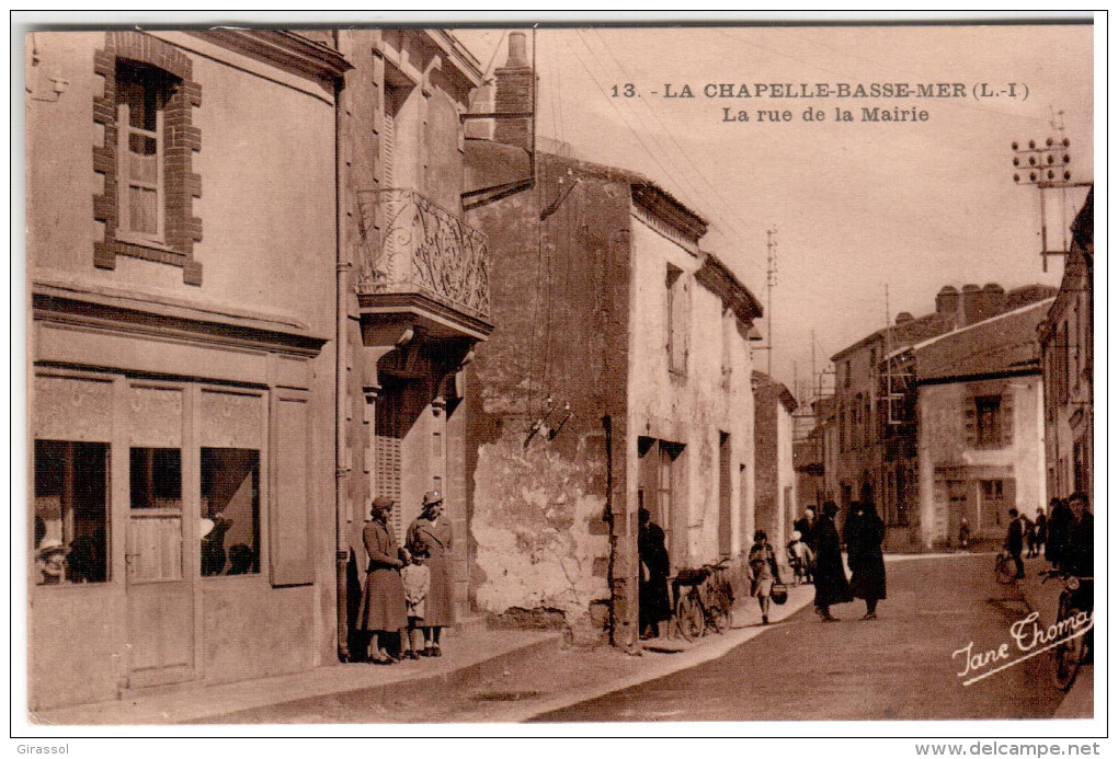 CPA LA CHAPELLE BASSE MER 44 LA RUE DE LA MAIRIE BELLE ANIMATION - La Chapelle Basse-Mer