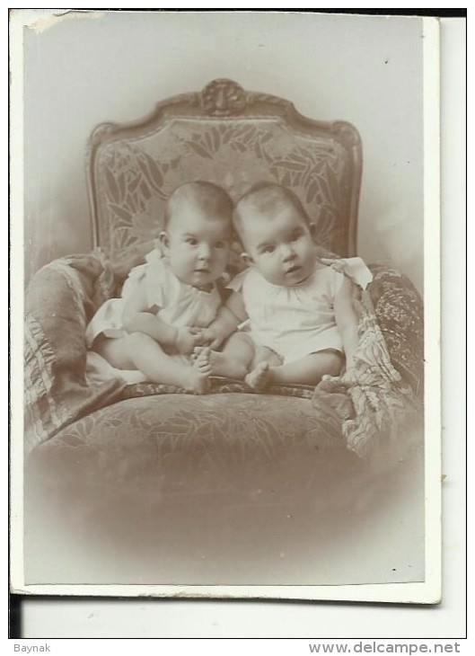 DJE23  -  CABINET  PHOTO, CDV  - BADEN, SCHWEIZ --  BABY  -  ZWILLINGE -  FOTO.:  ZIPSER & SCHMIDT  --  8,8 Cm  X 6,4 Cm - Alte (vor 1900)