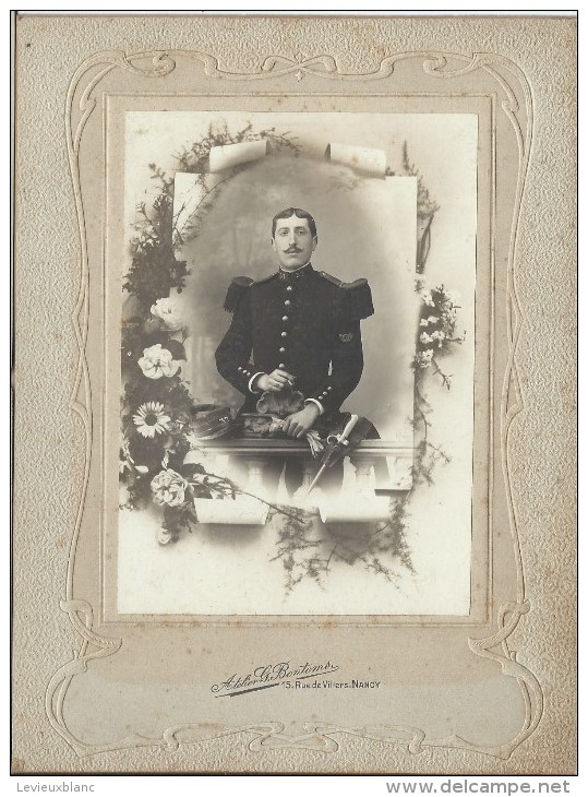 Photographie Sur Carton/Grand Format/Militaire En Buste/avec Dague/37éme /Grande Tenue/Nancy/Vers 1900-10      PHOTN55 - Non Classificati