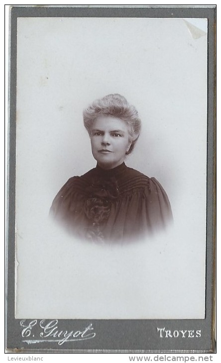 Photographie Sur Carton/Petit Format/Buste De Femme Avec Belle Doiffure/Troyes/Vers 1905      PHOTN56 - Non Classés