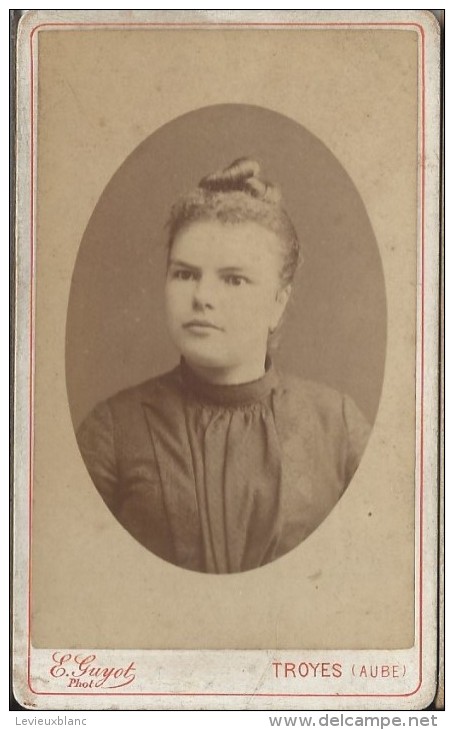 Photographie Sur Carton/Petit Format/Femme Au Chignon/Guyot / Troyes /Vers 1890- 1900   PHOTN58 - Ohne Zuordnung