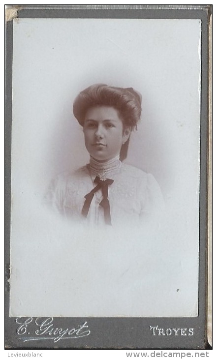 Photographie Sur Carton/Petit Format/Femme Au Noeud Papillon/Guyot / Troyes /Vers 1905- 1910   PHOTN59 - Sin Clasificación