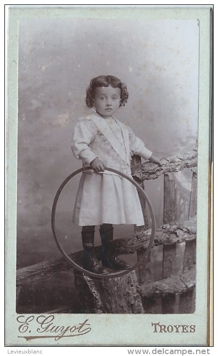 Photographie Sur Carton/Petit Format/Jeune Fille Au Cerceau/Guyot / Troyes /Vers 1895-1900   PHOTN60 - Sin Clasificación