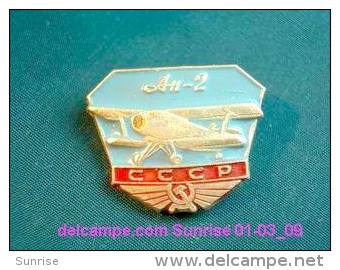 Soviet Airplane An-2 / Soviet Badge _01-03_1274_09 - Vliegtuigen