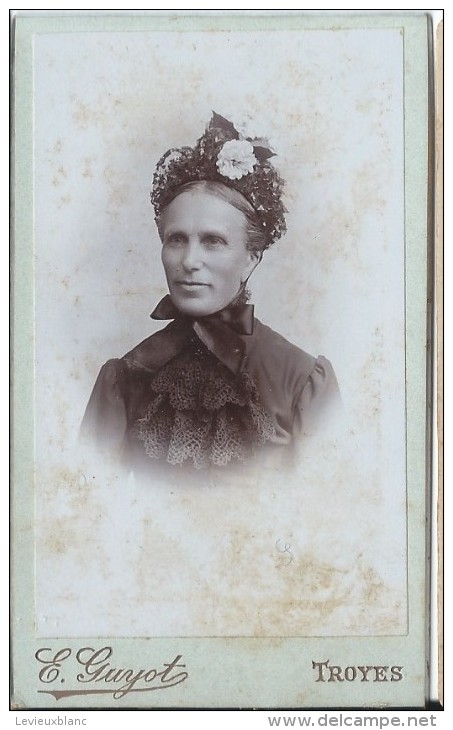 Photographie Montée Sur Carton/Femme Avec Chapeau à Fleurs/Guyot/Troyes/Vers1890-1900  PHOTN69 - Non Classificati