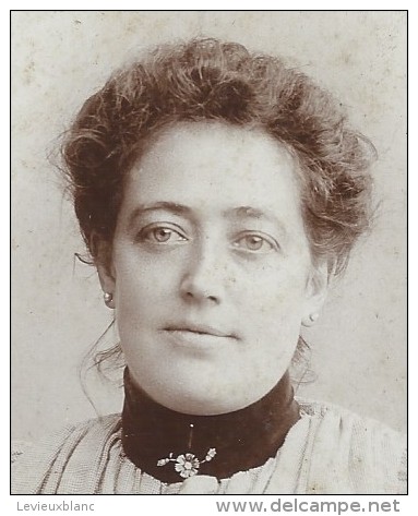 Photographie Montée Sur Carton /Grand Format//Jeune Femme En Buste/Gattefossé/Ste Savine/Vers 1900 PHOTN82 - Sin Clasificación