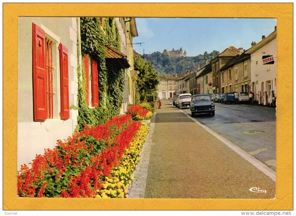 38 Isere Virieu Sur Bourbre Rue De La Gare , Au Fond , Le Chateau - Virieu