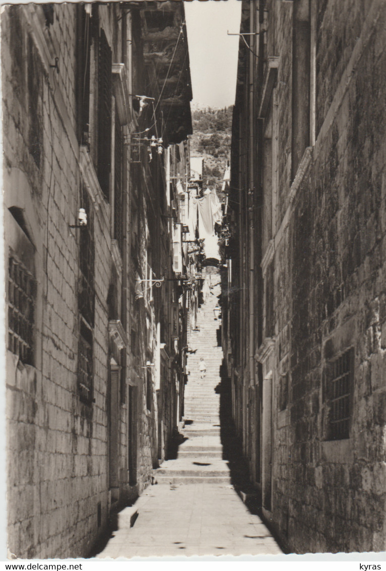 CPSM 10X15 . YOUGOSLAVIE . DUBROVNIK . Ullca Boskoviceva (Vieille Rue Typique ) - Jugoslawien