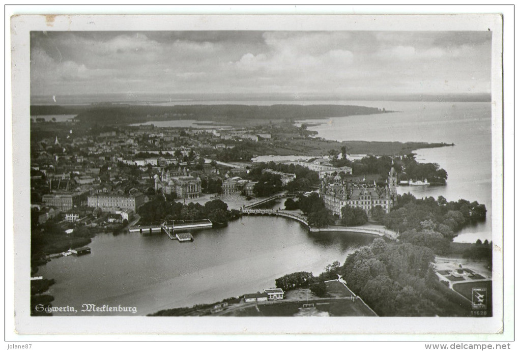 CPA      SCHWERIN     MECKLEMBOURG        VUE AERIENNE    LUFTBILD - Schwerin