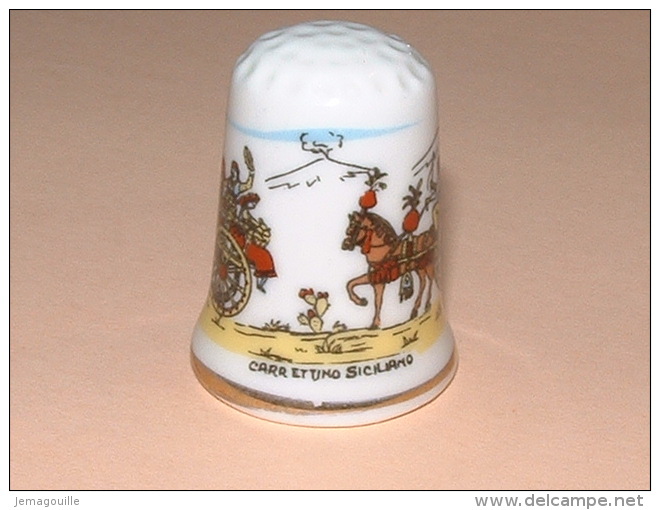 Dé A Coudre En Porcelaine - CARR ET UNO SICILIANO - A1 - Fingerhüte