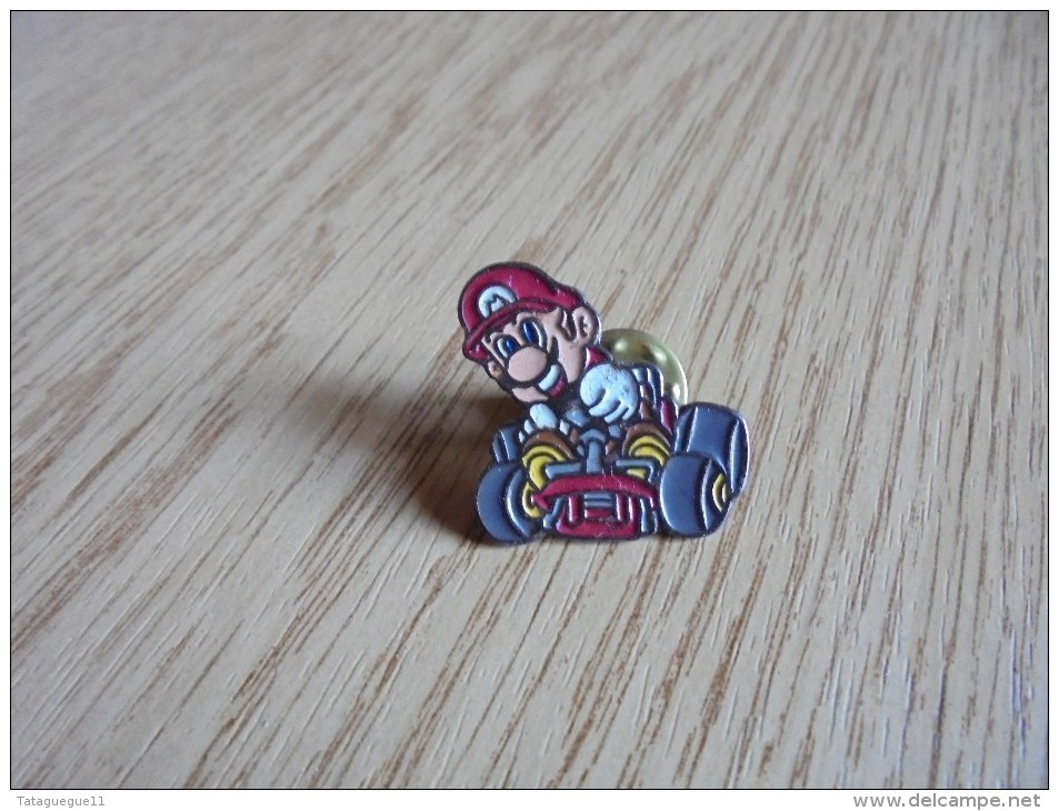 Ancien PIN´S Publicitaire SUPER MARIO - Games