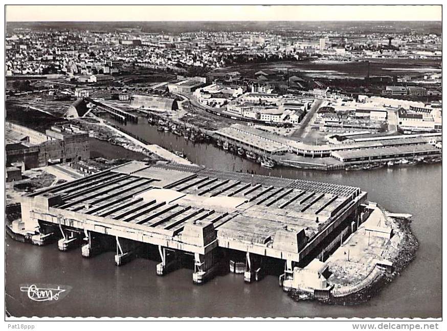 56 - LORIENT : Vue Générale Aérienne Vers Le Port De Pêche - Jolie CPSM Dentelée Noir Blanc Grand Format - Morbihan - Lorient