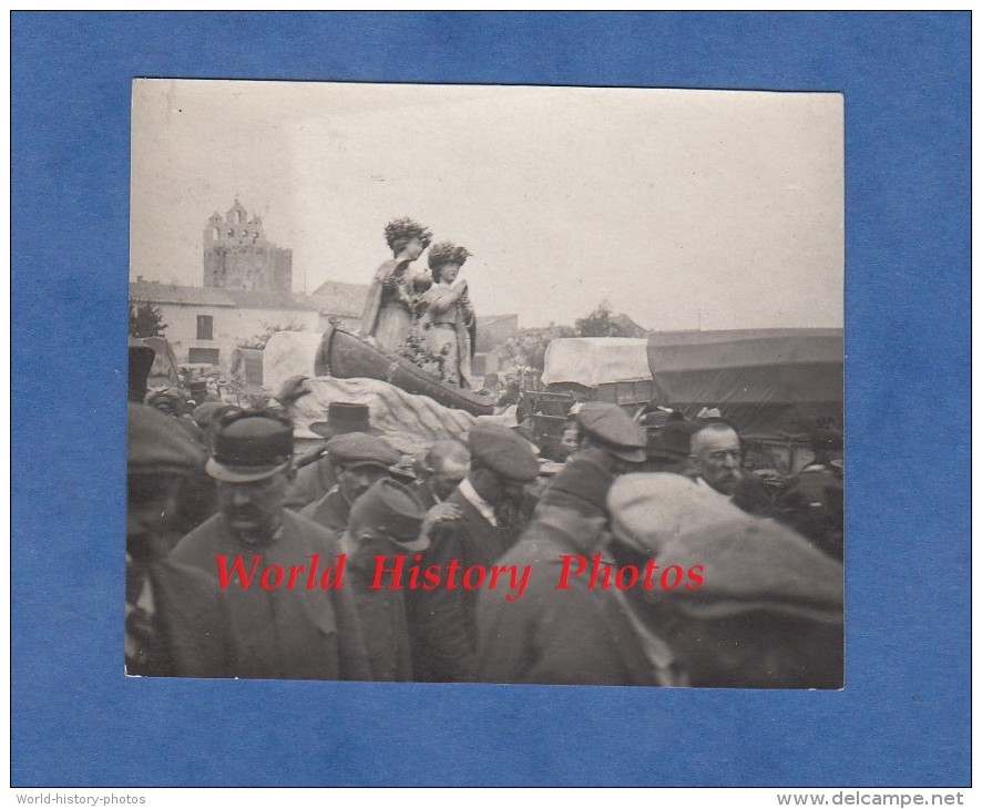 Photo Ancienne - SAINTES MARIES De La MER - Groupe De Poilu Lors D'une Procession - 1914 / 1918 - Guerre, Militaire