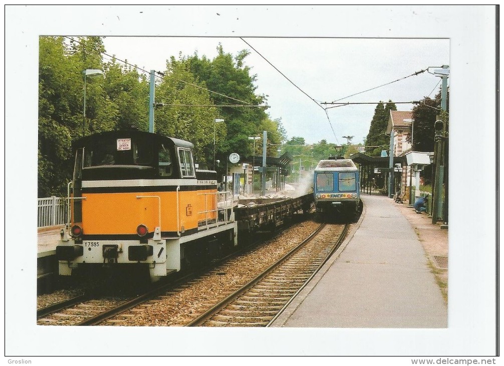 LOUVECIENNES (78) 173 CROISEMENT D'UN TRAIN DE VOYAGEURS AVEC RAME Z 6468 ET D'1 TRAIN DE TRAVAUX EN GARE 1990 - Louveciennes