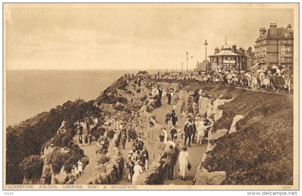 Folkestone - Zig-Zag - Looking West & Bandstand - Carte Non Circulée - Folkestone