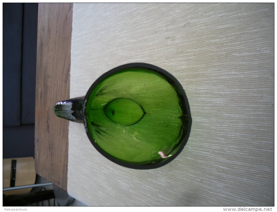 VASE EN FORME DE CORNE VERT - Glas & Kristall