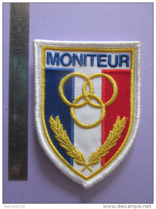 BEL ECUSSON POLICE NATIONALE ANCIEN ET RARE MONITEUR SPORT - Police