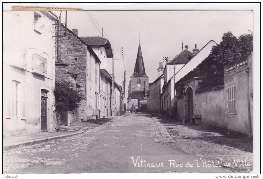 Vitteaux - Rue De L'Hôtel De Ville - Autres & Non Classés