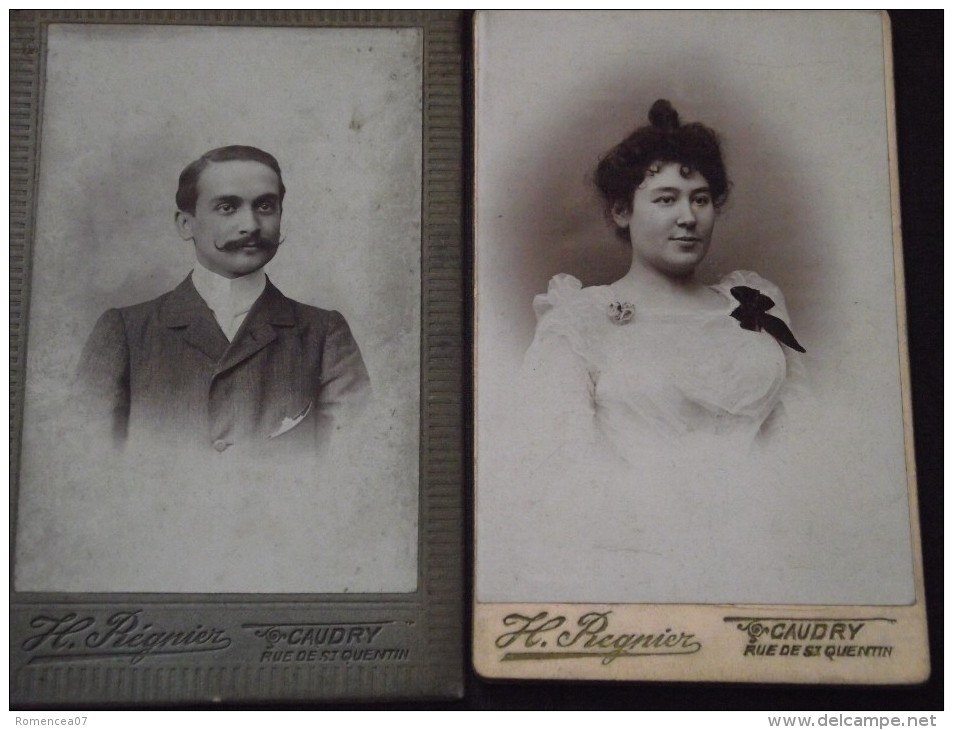 COUPLE - Lot De 2 CDV - Fin XIXe - Par H. Regnier, Photographe à Caudry (Nord) - TOP - A Voir ! - Anonymous Persons