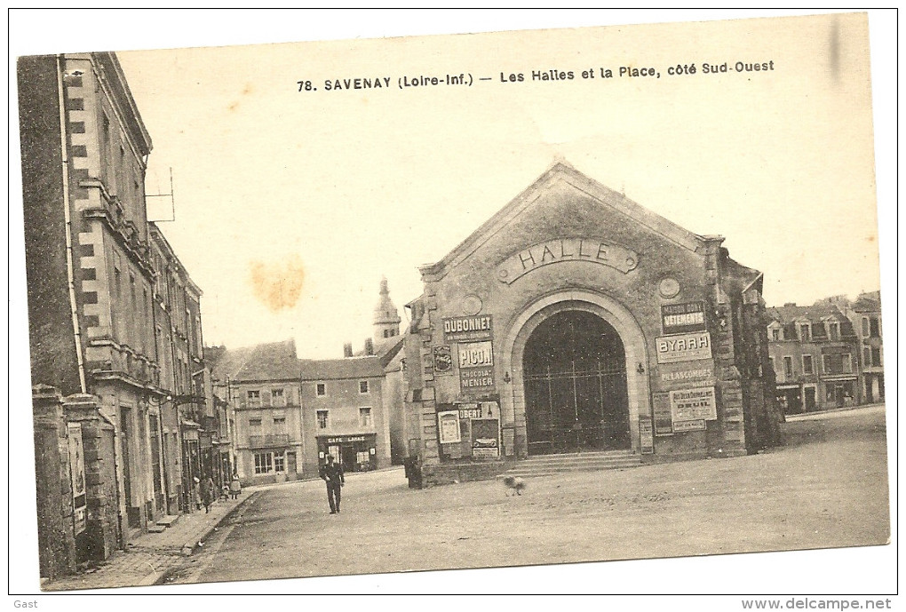 44 SAVENAY   LES  HALLES  ET  LA  PLACE   COTE  SUD  OUEST - Savenay