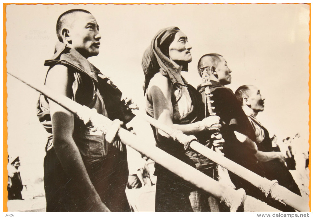 Népal - Kathmandou (Katmandou) Bonzes Tibétains - Photo A. Robillard Signée - Carte Non Circulée - Asie