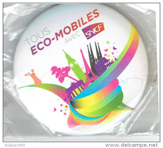 BADGE METALLIQUE TOUS ECO MOBILES AVEC SNCF DANS SON EMBALLAGE D ORIGINE - Ferrovie