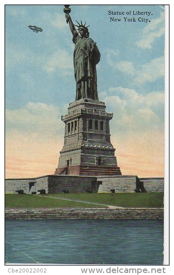 NEW YORK STATUE OF LIBERTY - Time Square