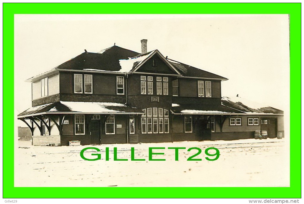 SHAUNAVON, SASKATCHEWAN - GARE DE TRAIN - TRAIN STATION BUILT IN 1914 - - Autres & Non Classés