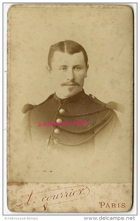 CDV Soldat Avec 2 Contre-épaulettes-photo A Courrier Maison L. Bacard Rue De Rivoli à Paris - Guerre, Militaire