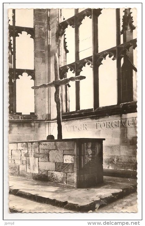 COVENTRY CATHEDRAL - The Alter, Made From Stones Of The Ruins ... -  Valentines Post Card - Coventry