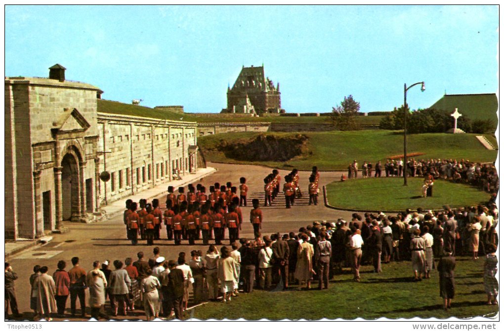 CANADA. Carte Postale Ayant Circulé En 1984. Garde Royale à La Citadelle. - Québec - La Citadelle