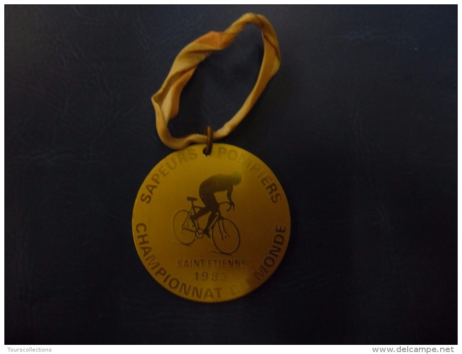 MEDAILLE Ancienne En Alu Doré DE POMPIER @ Dévouement - Courage Championnat Du Monde De Cyclisme Vélo Saint Etienne 1983 - Feuerwehr